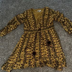 Size medium, cute long sleeve dress! Only worn once!